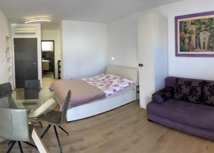 Luxury Town Center זאדאר